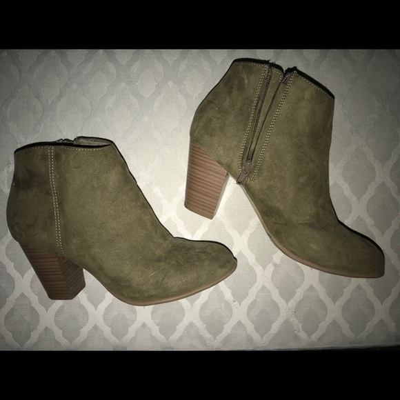 Old Navy Shoes - Old Navy Olive Green Anke Booties Women’s U.S. 8